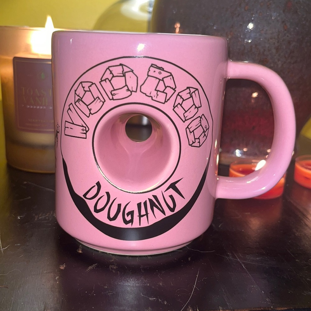 VOODOO DOUGHNUT The magic is in the hole coffee cup - pink - collectible